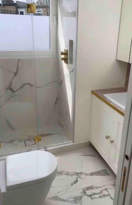 Whole House, Ensuite & Garden, 3 Bedrooms * Londra
