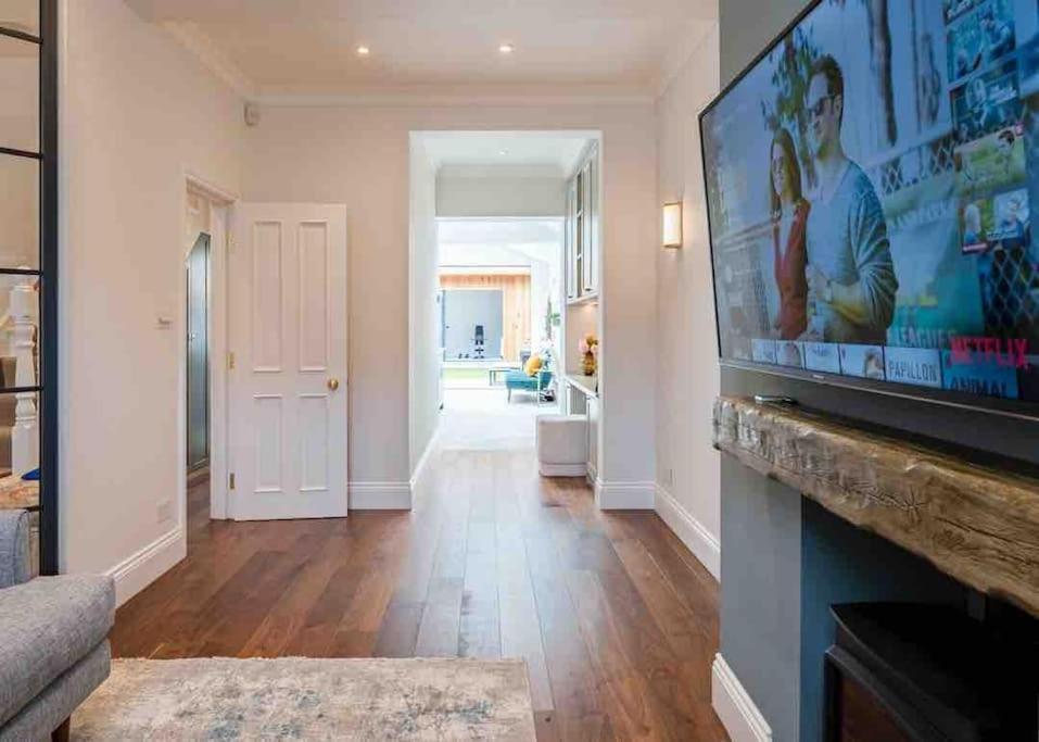 Whole House, Ensuite & Garden, 3 Bedrooms Case de vacanță