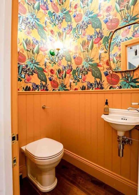 Whole House, Ensuite & Garden, 3 Bedrooms Londra